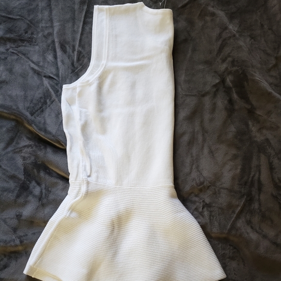 White top - Picture 3 of 3